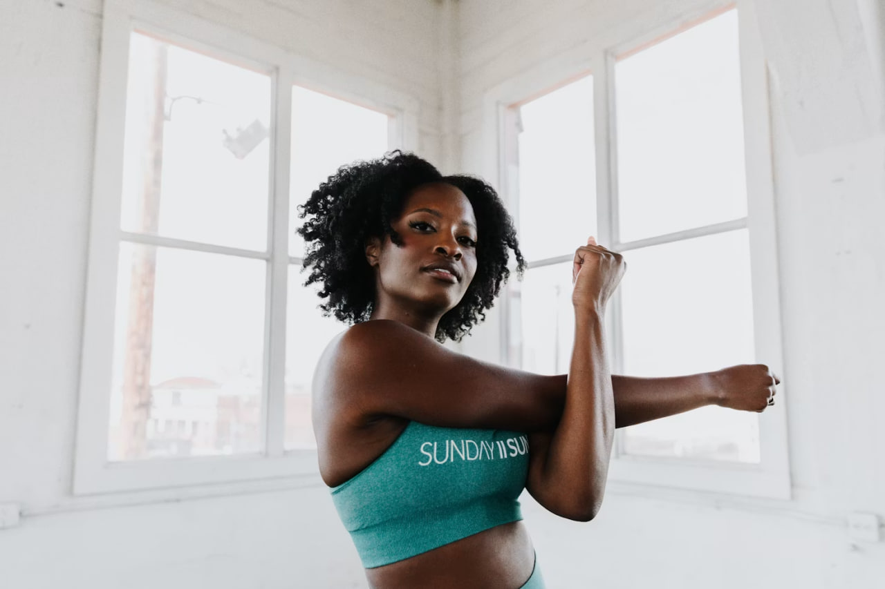 Valoisa hyvinvoinnin tunnelma pehmeissä sävyissä